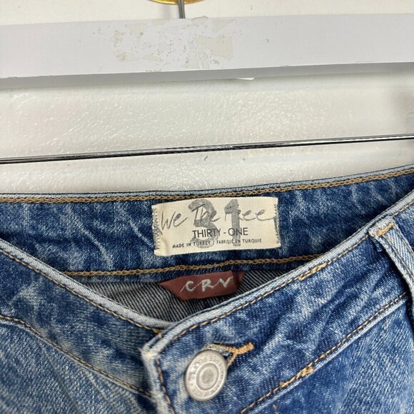 FREE PEOPLE Curvy Misfit Flare Jeans in Wash Little Rascal Size US 31 - Picture 6 of 9